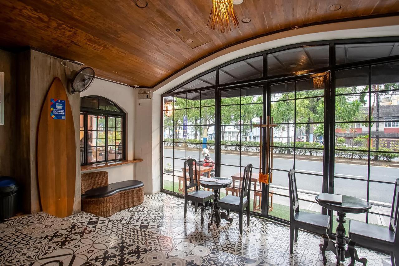 Oyo 821 Connector Hostel Макати Экстерьер фото
