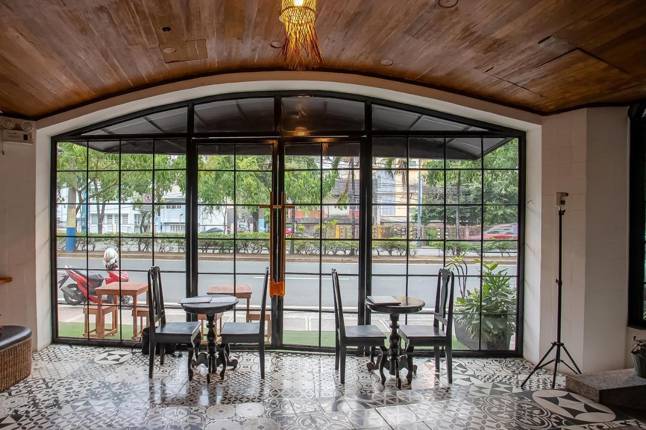 Oyo 821 Connector Hostel Макати Экстерьер фото