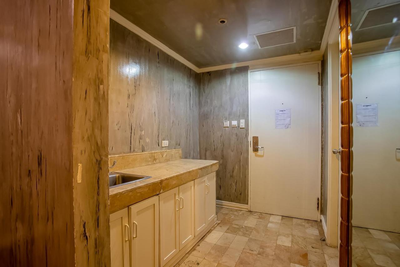 Oyo 821 Connector Hostel Макати Экстерьер фото
