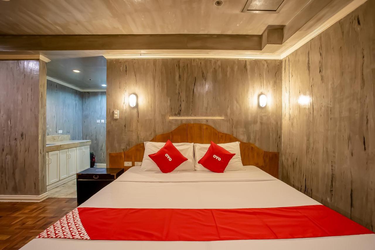 Oyo 821 Connector Hostel Макати Экстерьер фото