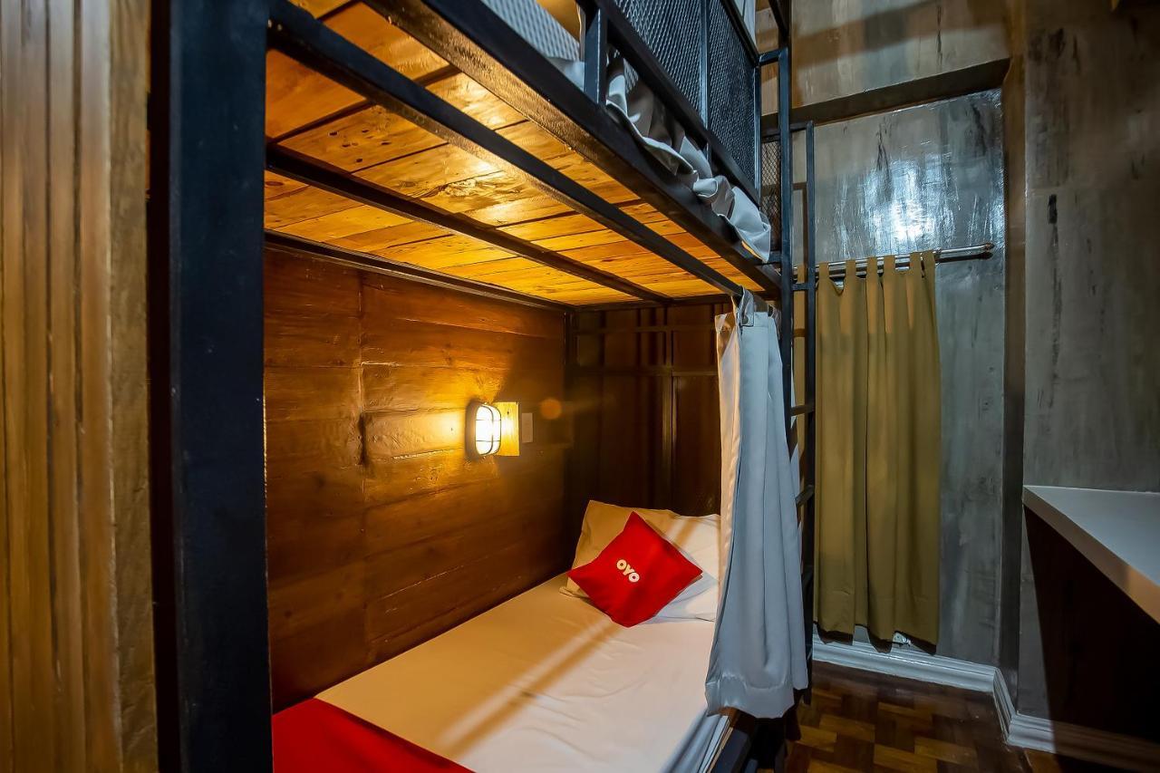 Oyo 821 Connector Hostel Макати Экстерьер фото