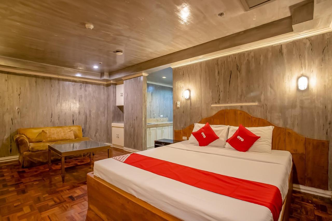 Oyo 821 Connector Hostel Макати Экстерьер фото