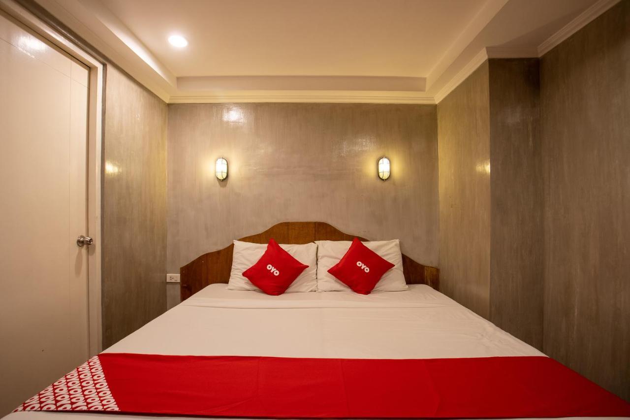 Oyo 821 Connector Hostel Макати Экстерьер фото