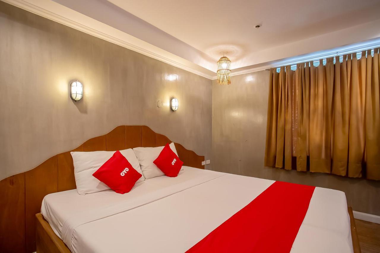 Oyo 821 Connector Hostel Макати Экстерьер фото
