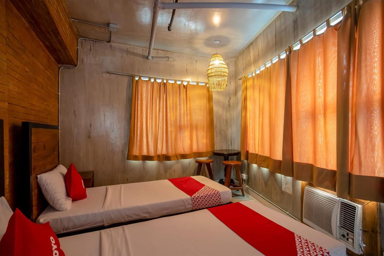 Oyo 821 Connector Hostel Макати Экстерьер фото