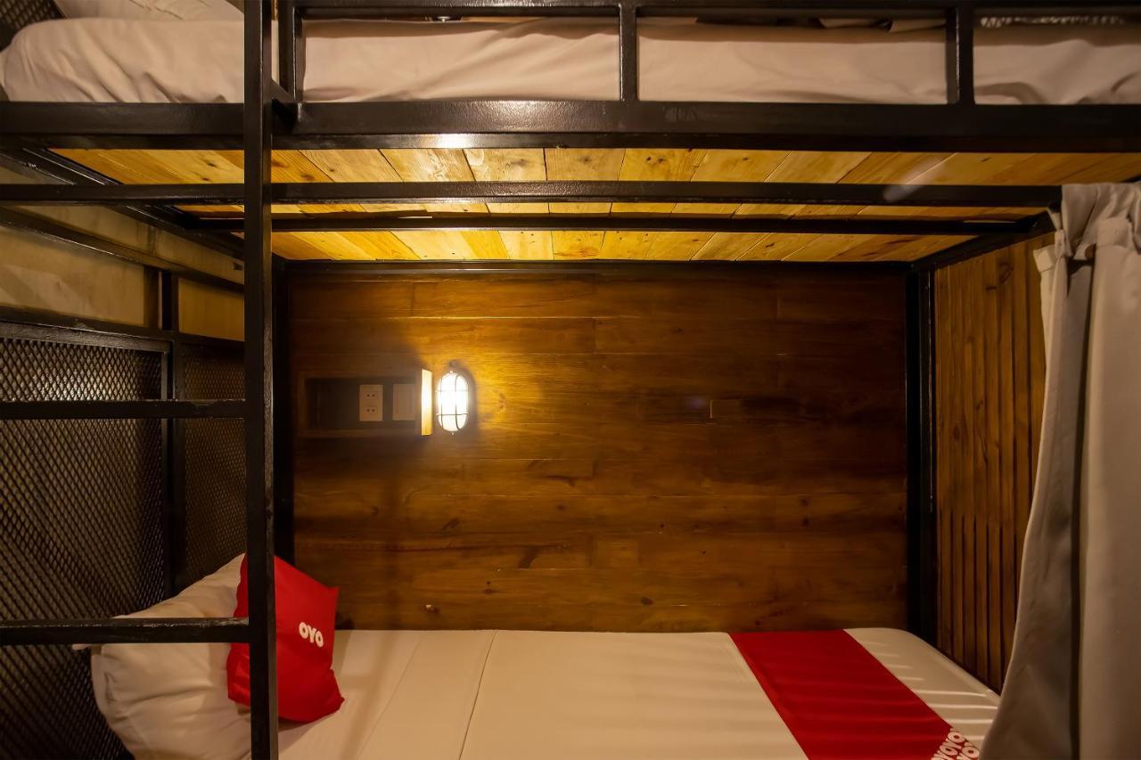 Oyo 821 Connector Hostel Макати Экстерьер фото