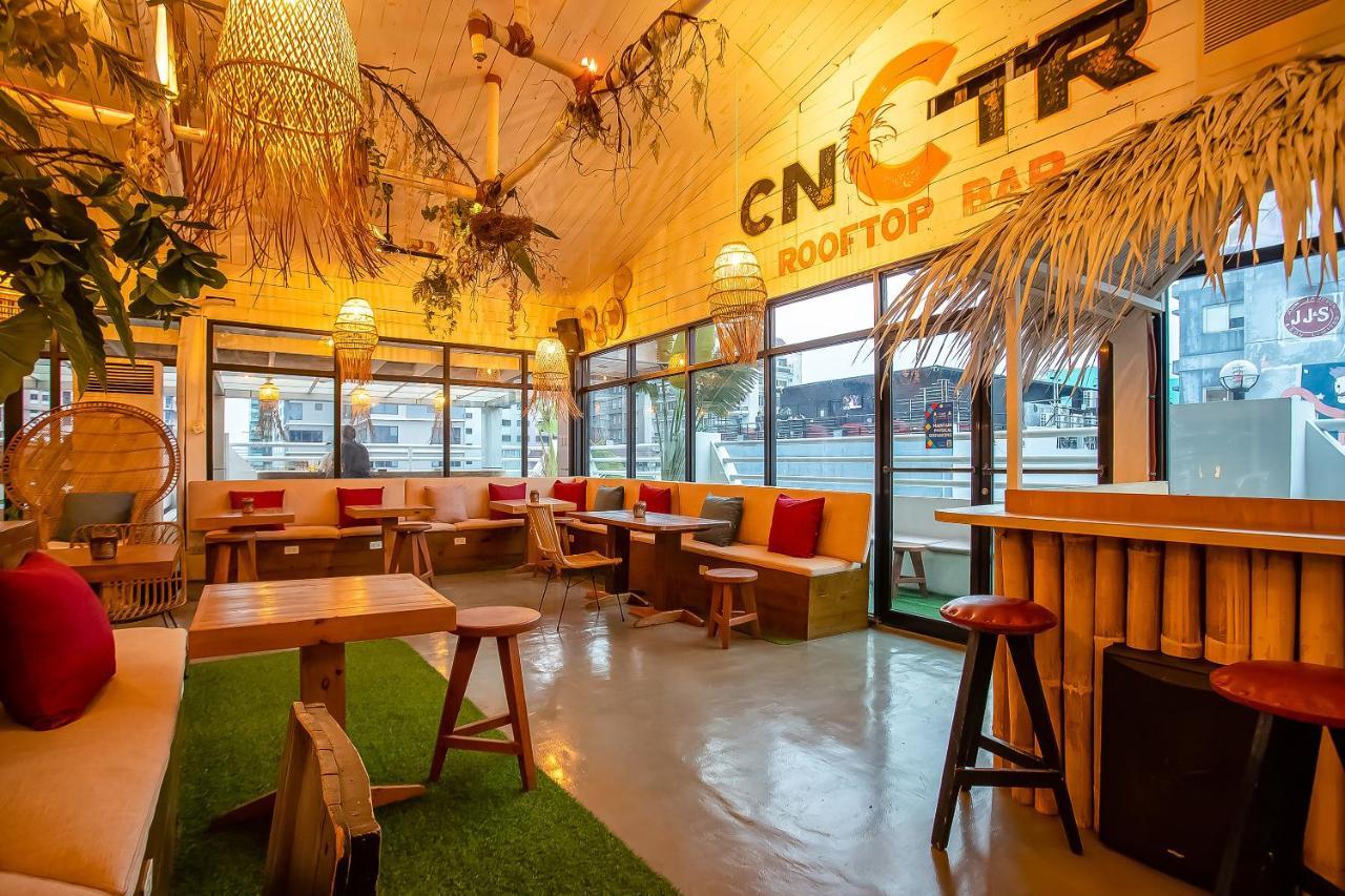 Oyo 821 Connector Hostel Макати Экстерьер фото