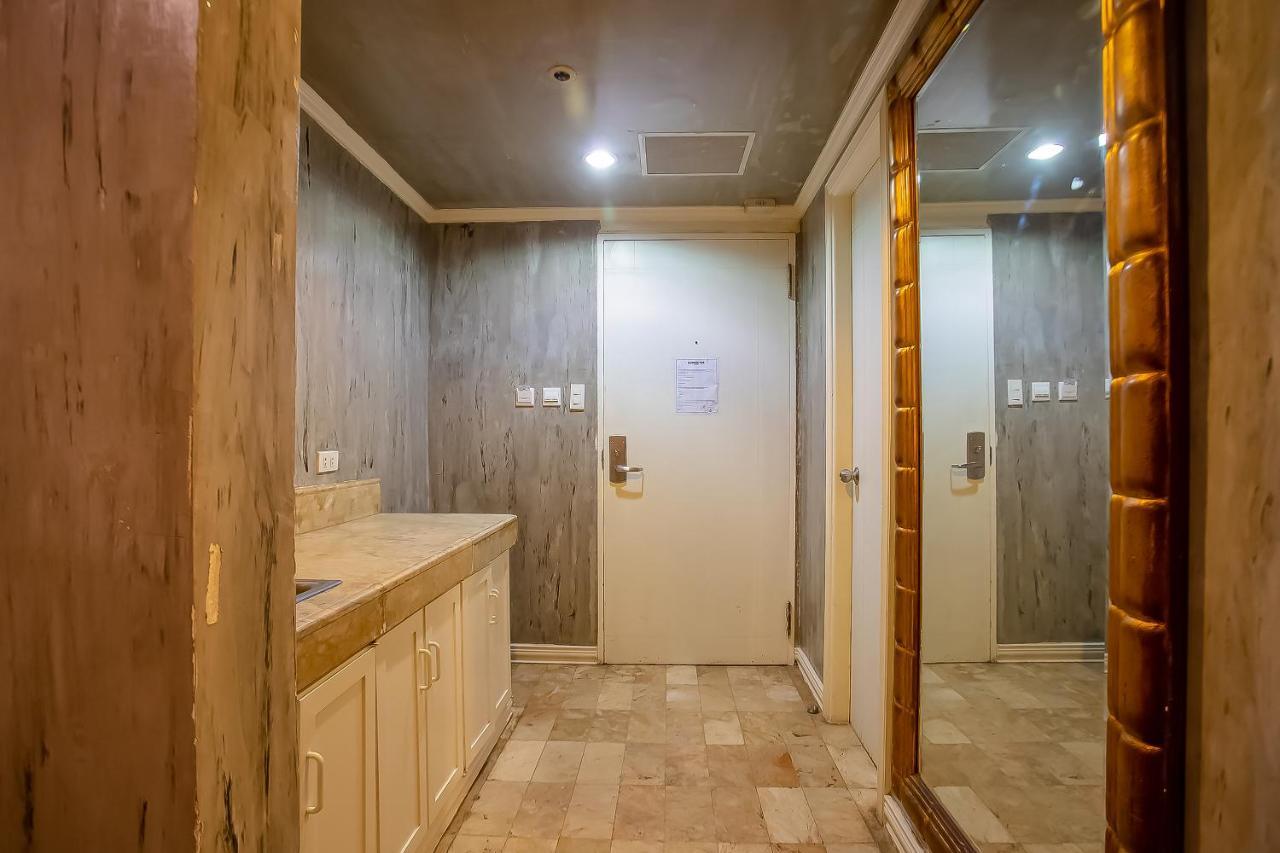 Oyo 821 Connector Hostel Макати Экстерьер фото