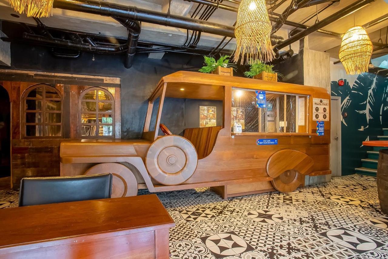 Oyo 821 Connector Hostel Макати Экстерьер фото