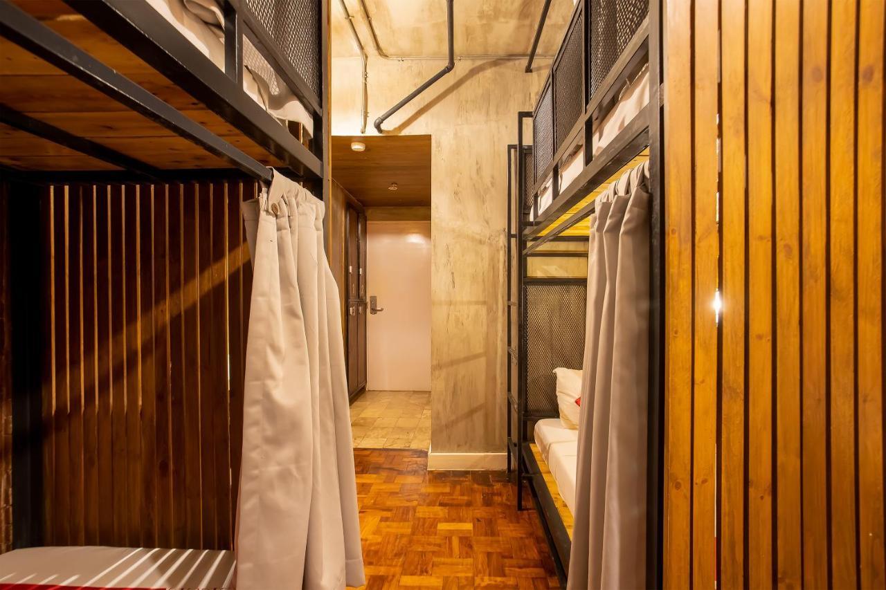 Oyo 821 Connector Hostel Макати Экстерьер фото