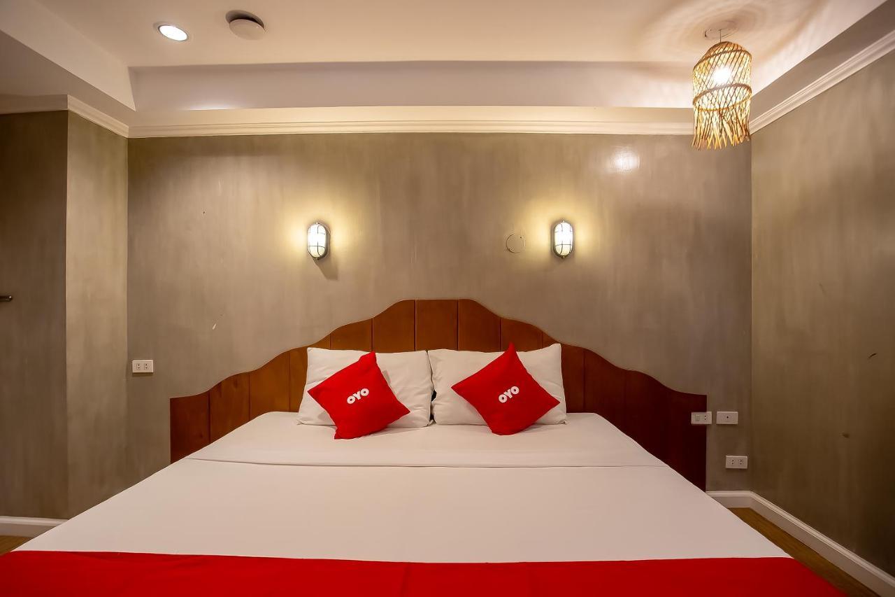 Oyo 821 Connector Hostel Макати Экстерьер фото