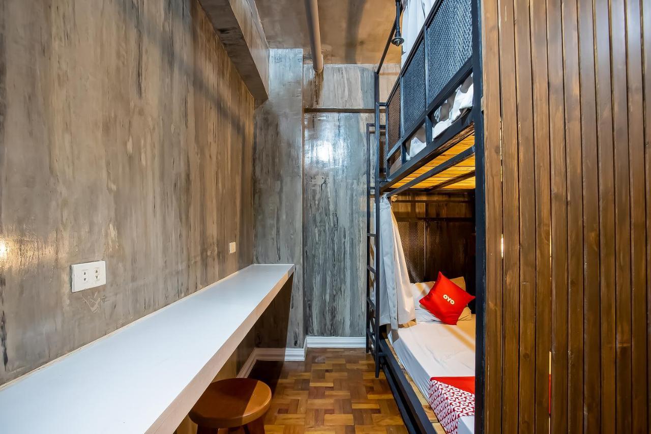 Oyo 821 Connector Hostel Макати Экстерьер фото