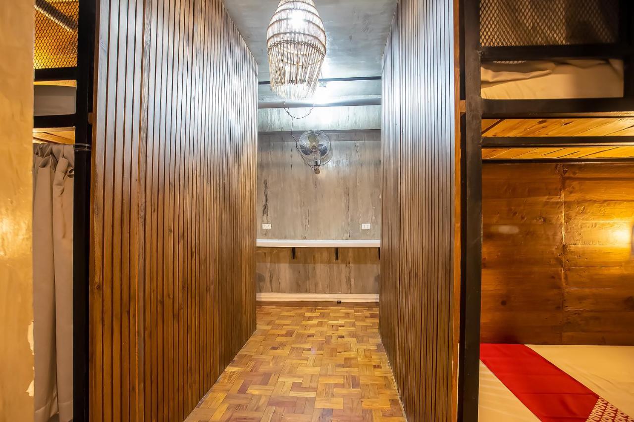 Oyo 821 Connector Hostel Макати Экстерьер фото