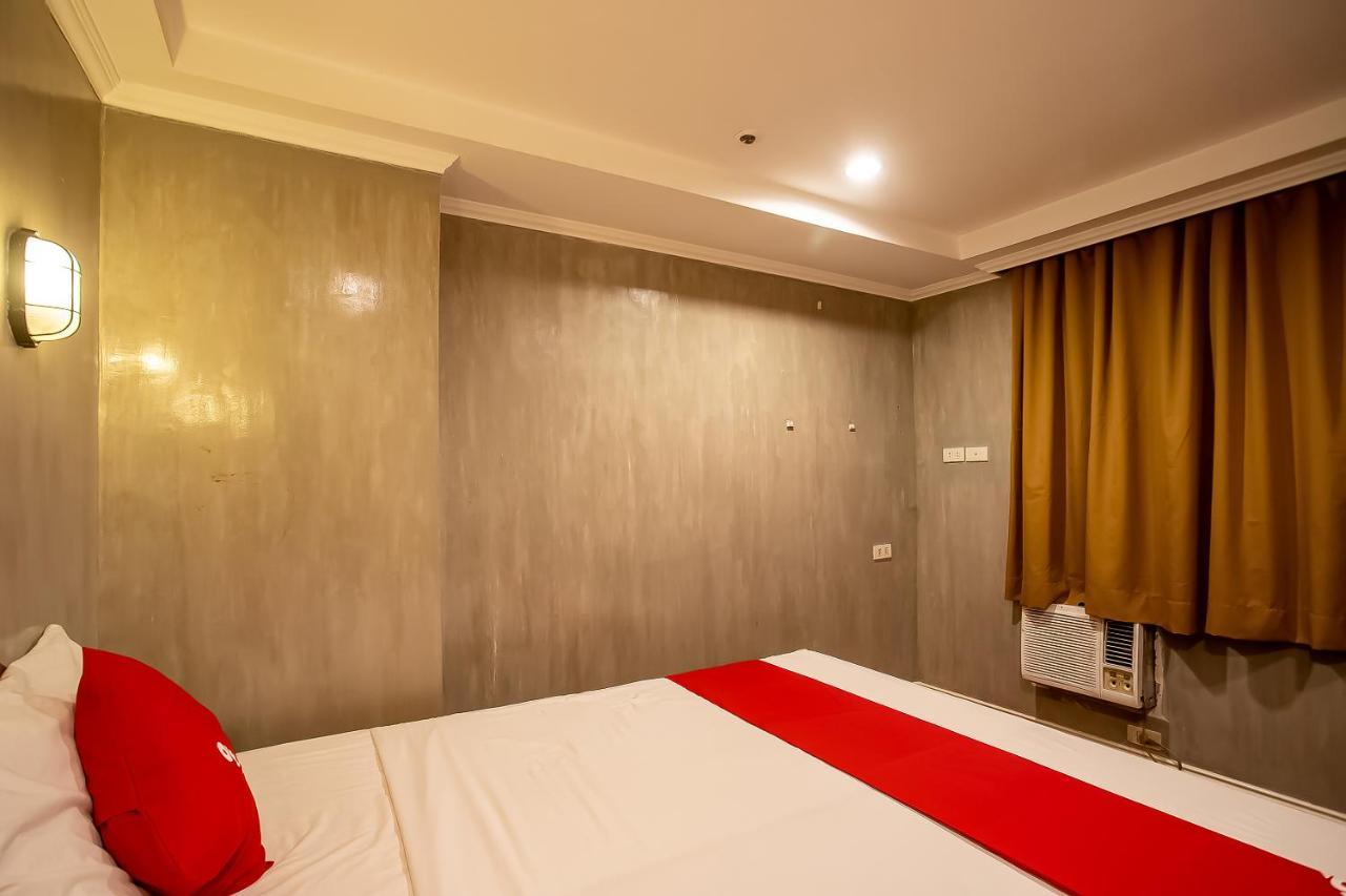Oyo 821 Connector Hostel Макати Экстерьер фото