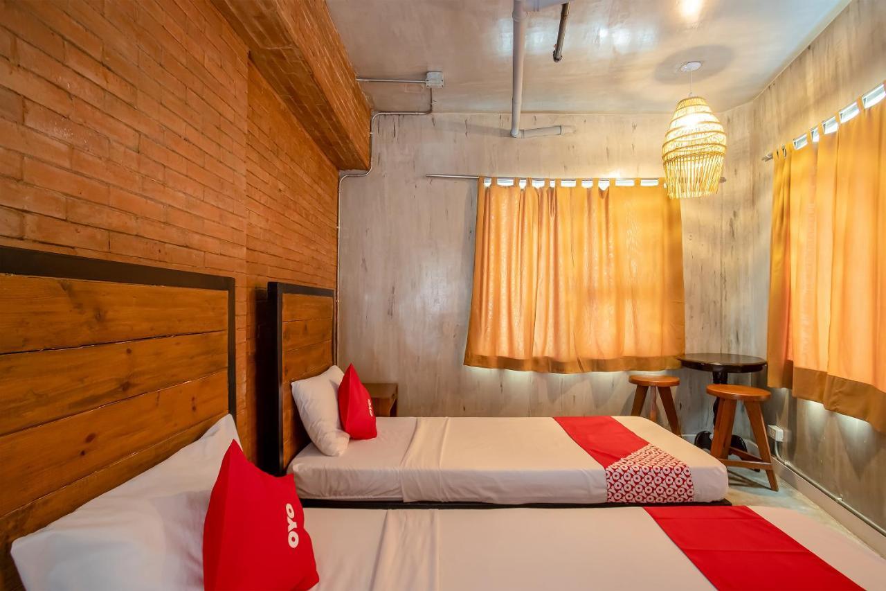 Oyo 821 Connector Hostel Макати Экстерьер фото