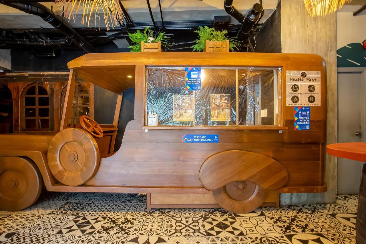 Oyo 821 Connector Hostel Макати Экстерьер фото